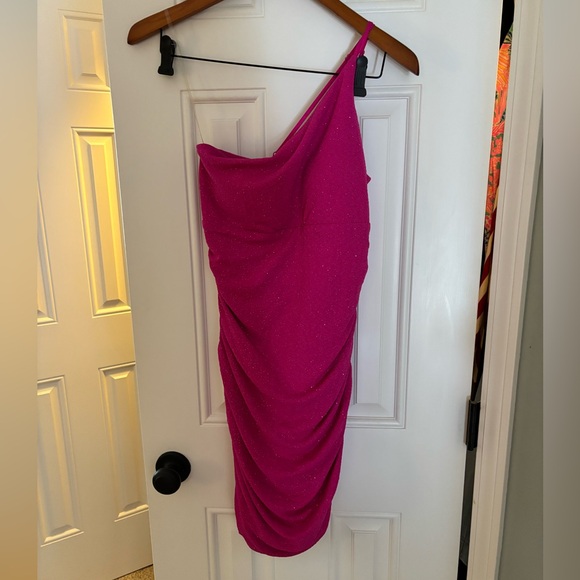 NWT Emerald Sundae
Juniors' Glitter-Knit One-Shoulder Dress | Large - Picture 4 of 5